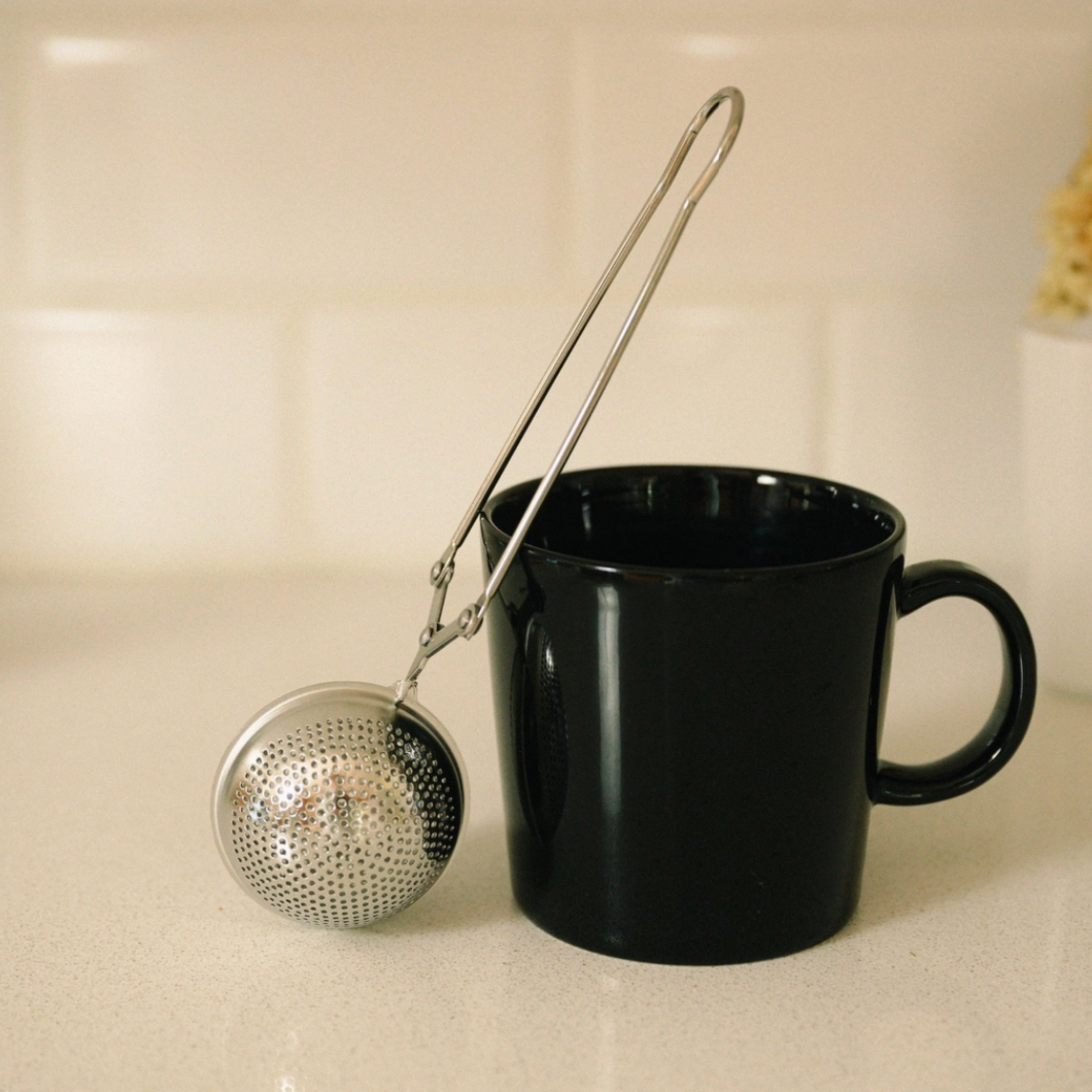 STAINLESS STEEL TEA STRAINER